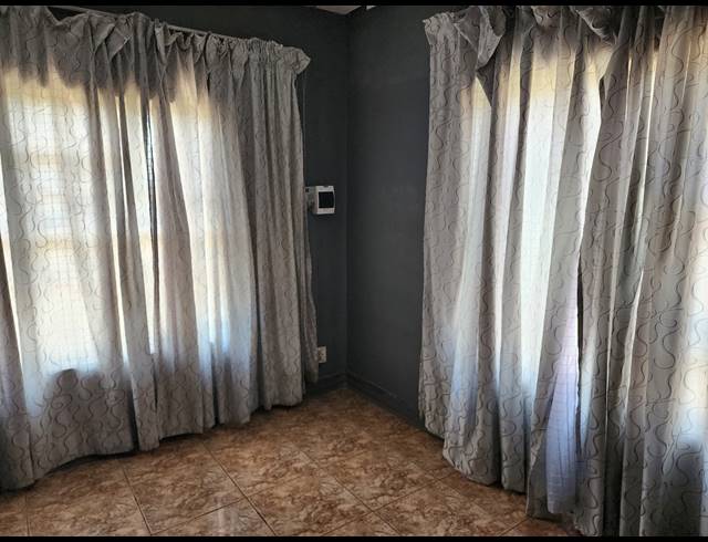 9 BEDROOM HOUSE FOR SALE IN IVY PARK